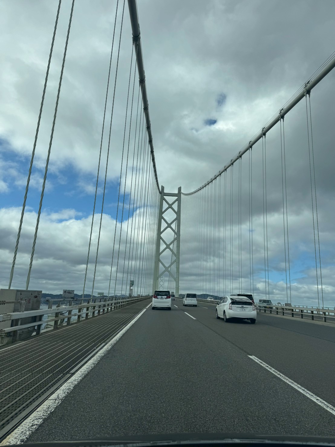 明石海峡大橋を走行中