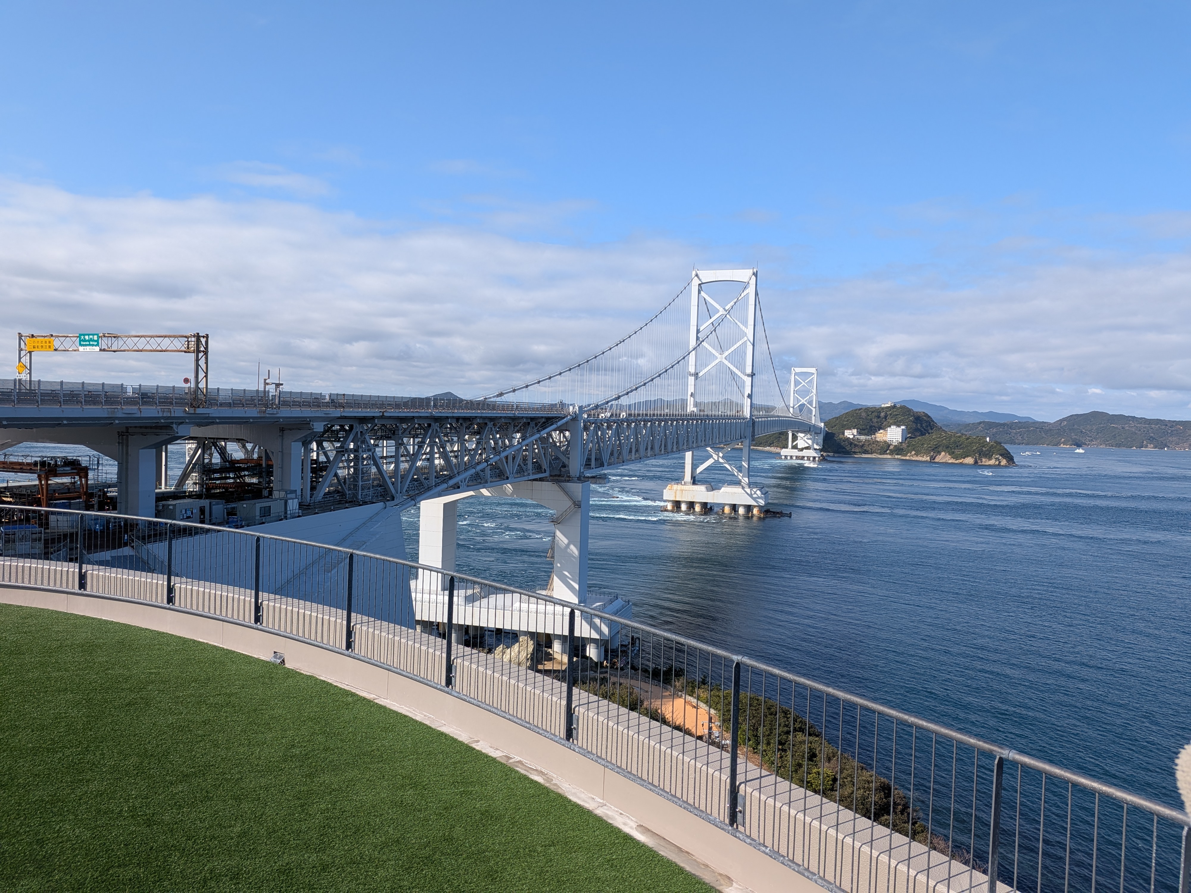 道の駅うずしおから見た大鳴門橋（朝）