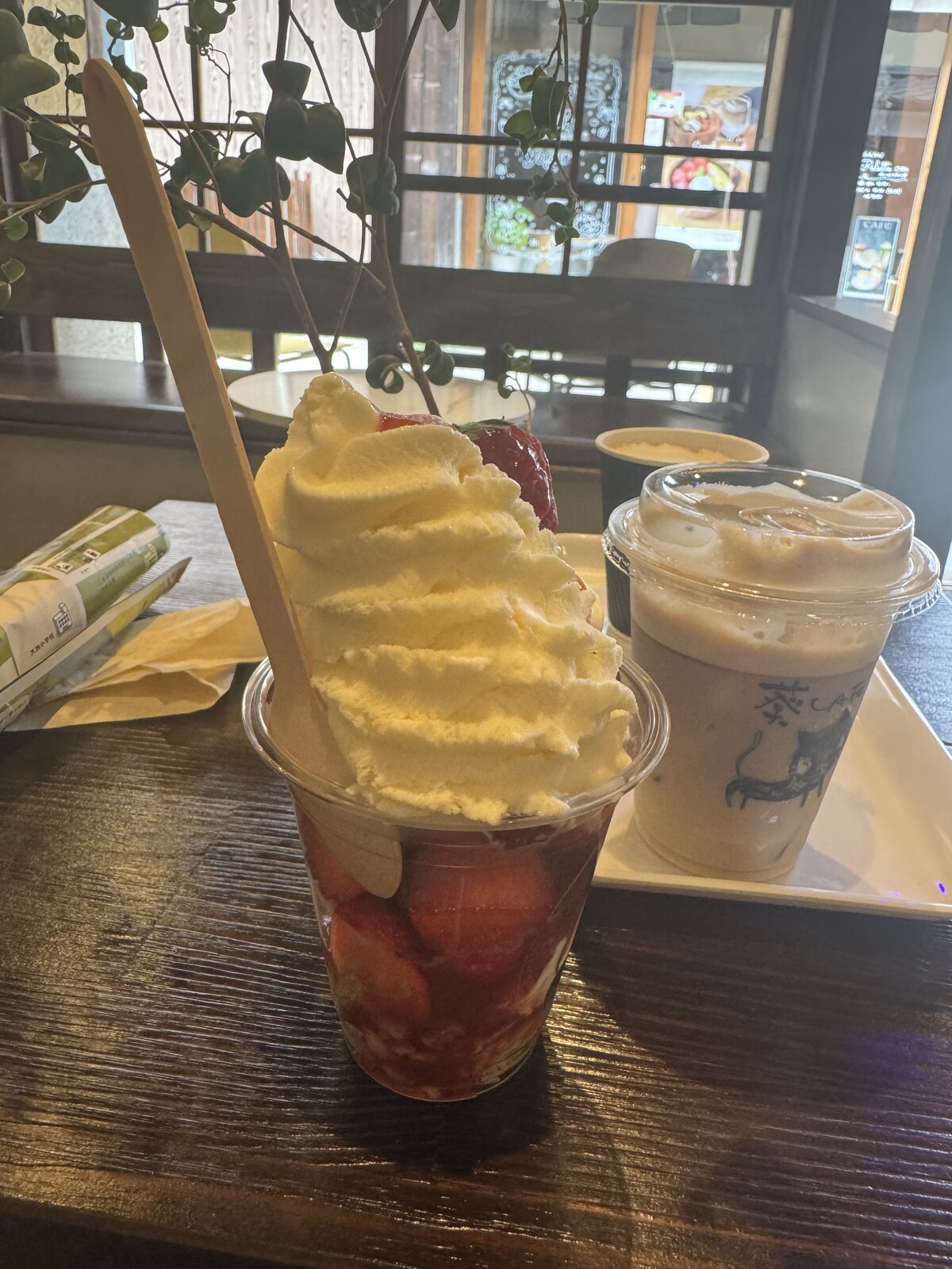 葵CAFE いちごパフェ
