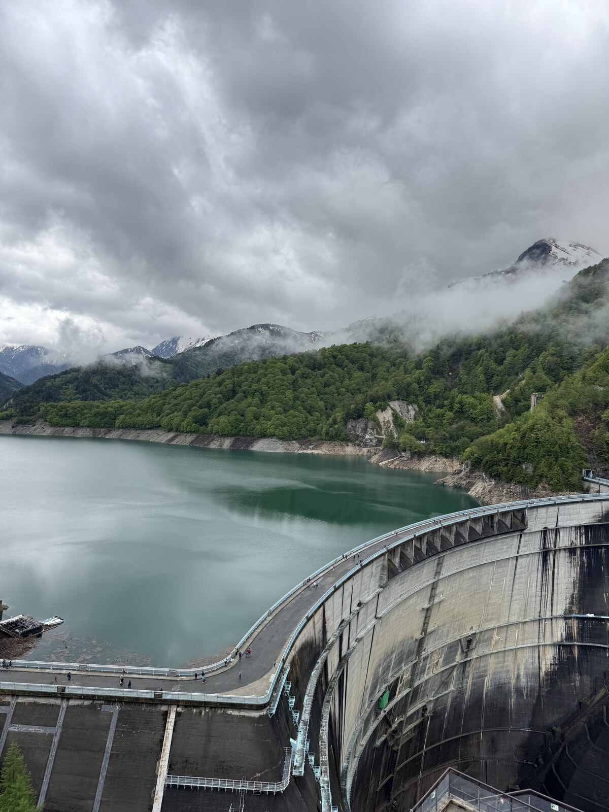 Kurobe Dam — dam wall